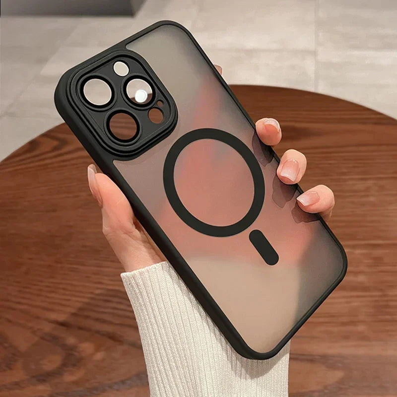 Capa Magnética Fosca Translúcida Antichoque para iPhone 11 ao 17 Pro Max — MagSafe | Proteção 360°