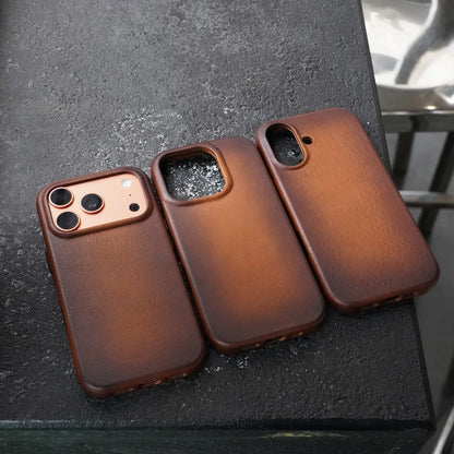 Capa de Couro Legítimo Artesanal para iPhone 15, 16 e 17 Pro Max — Magnética | Luxo Retrô