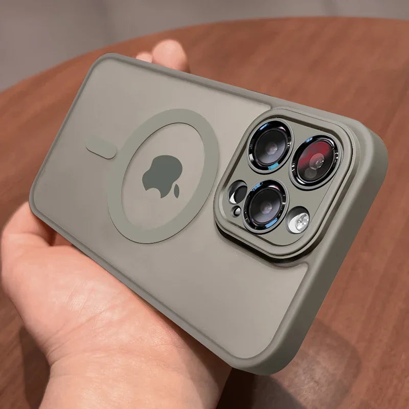 Capa Magnética de Luxo Fosca Translúcida — iPhone 11 ao 17 | MagSafe | Antichoque