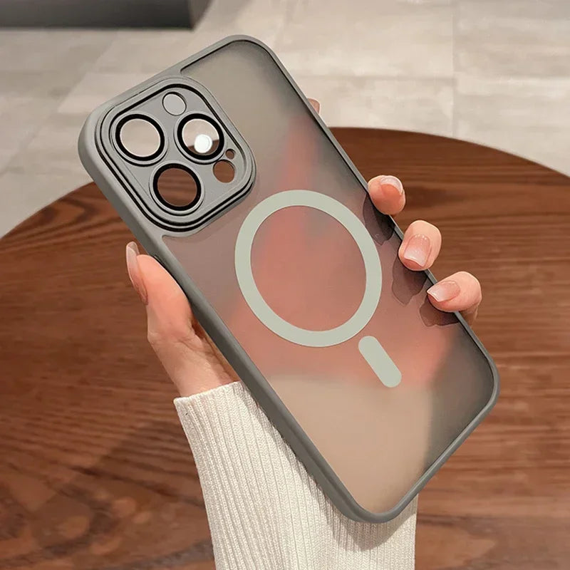 Capa Magnética de Luxo Fosca Translúcida — iPhone 11 ao 17 | MagSafe | Antichoque